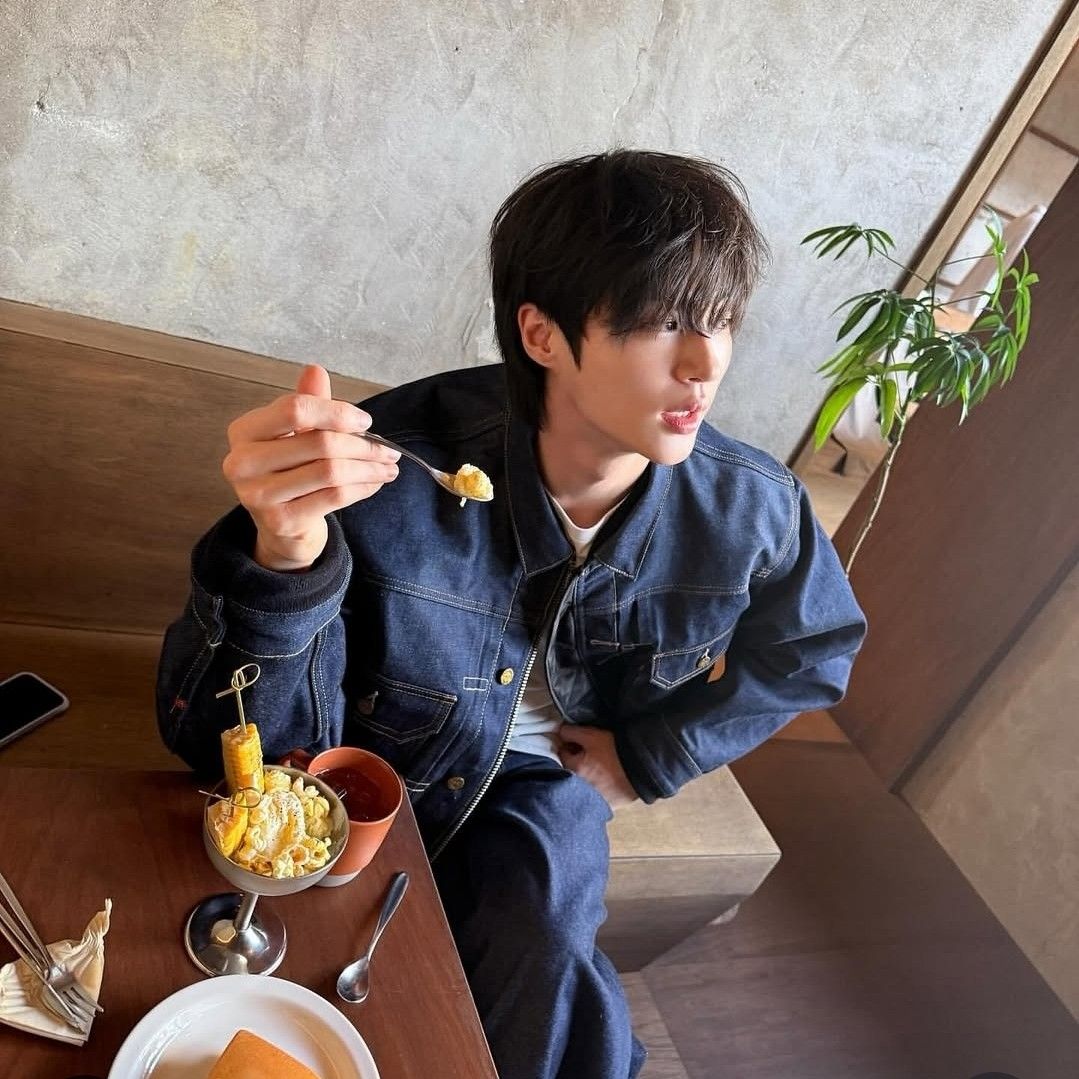 Latest photo of Byeon Wooseok