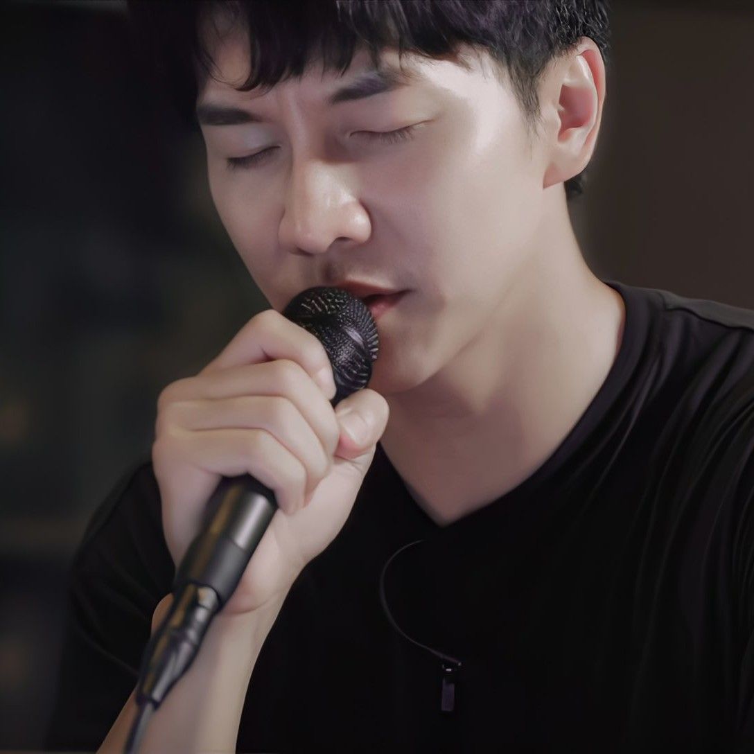 Foto terbaru dari Lee Seunggi