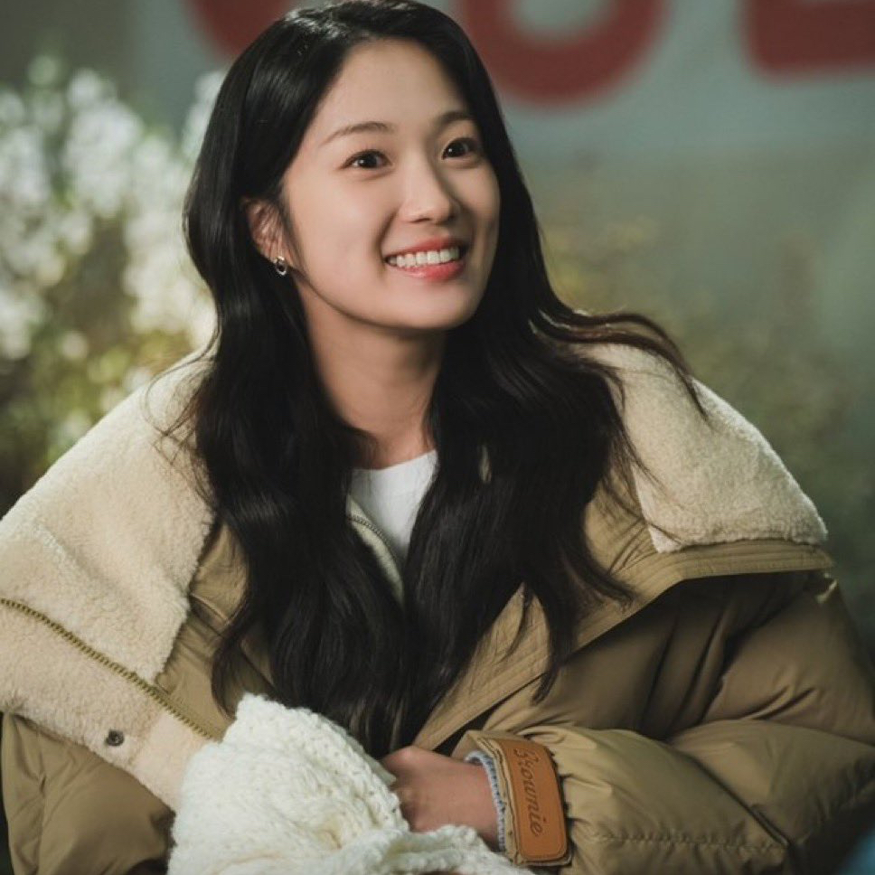 Foto kegiatan terbaru dari Kim Hyeyoon