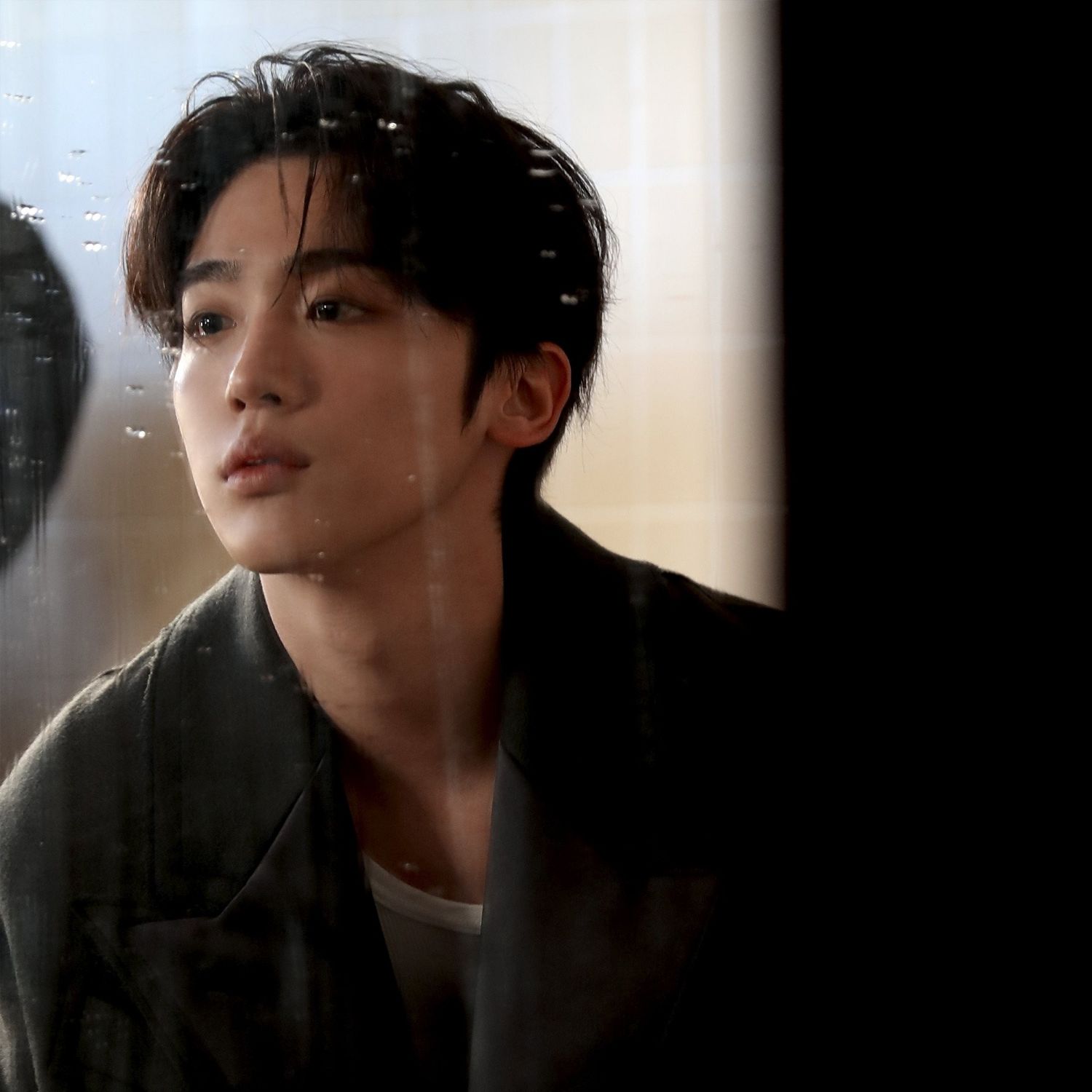 Behind-the-scenes cut of Kim Yohan