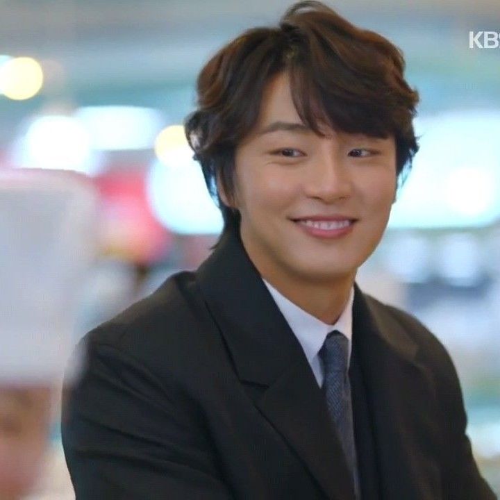 Behind-the-scenes cut of Yoon Shiyoon