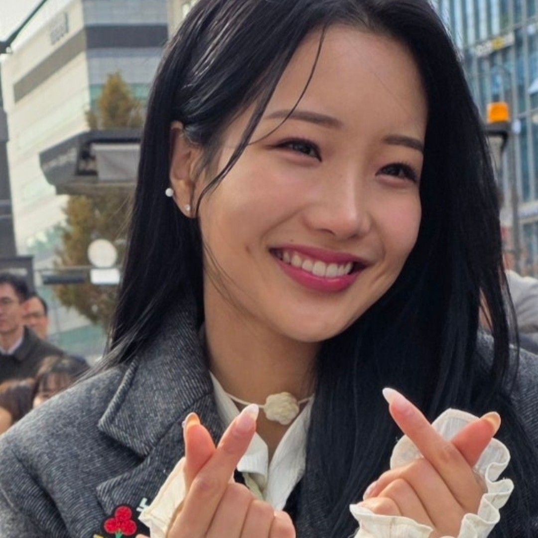 A moment captured by a fan of Kim Soyeon (2004)