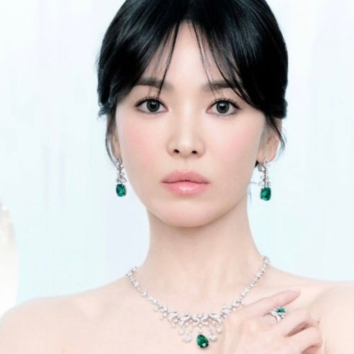 Recent activity shot of Song Hyekyo