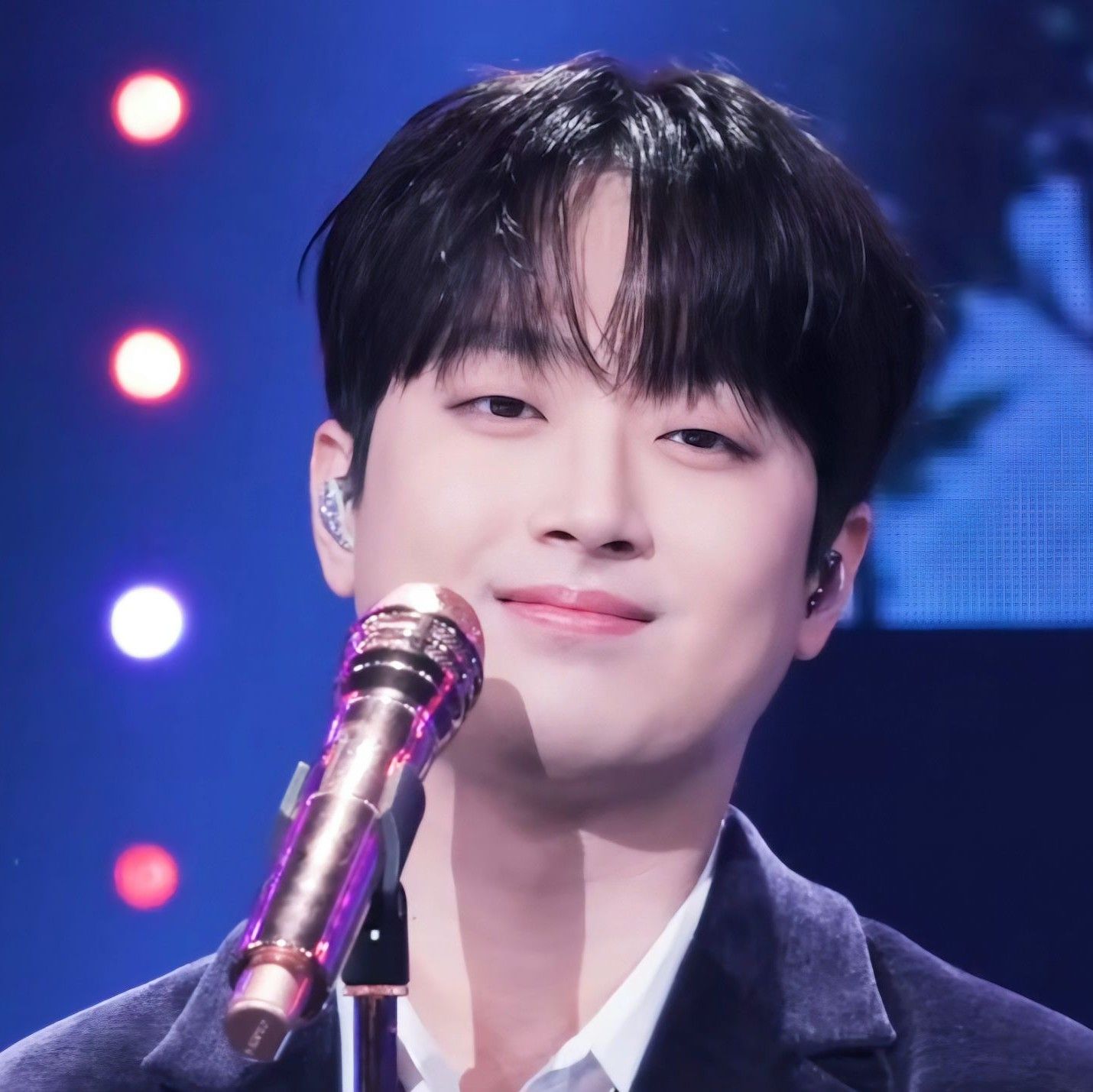 李灿元的最新照片