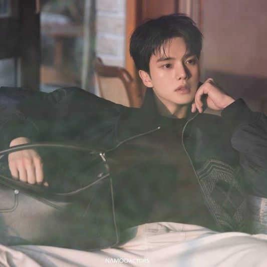 A moment captured by a fan of Song Kang