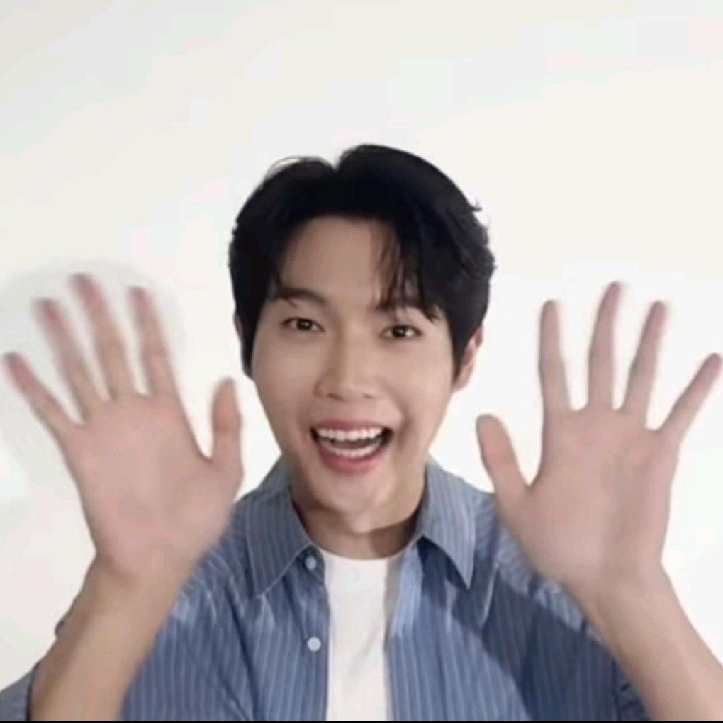 A moment captured by a fan of Son Taejin