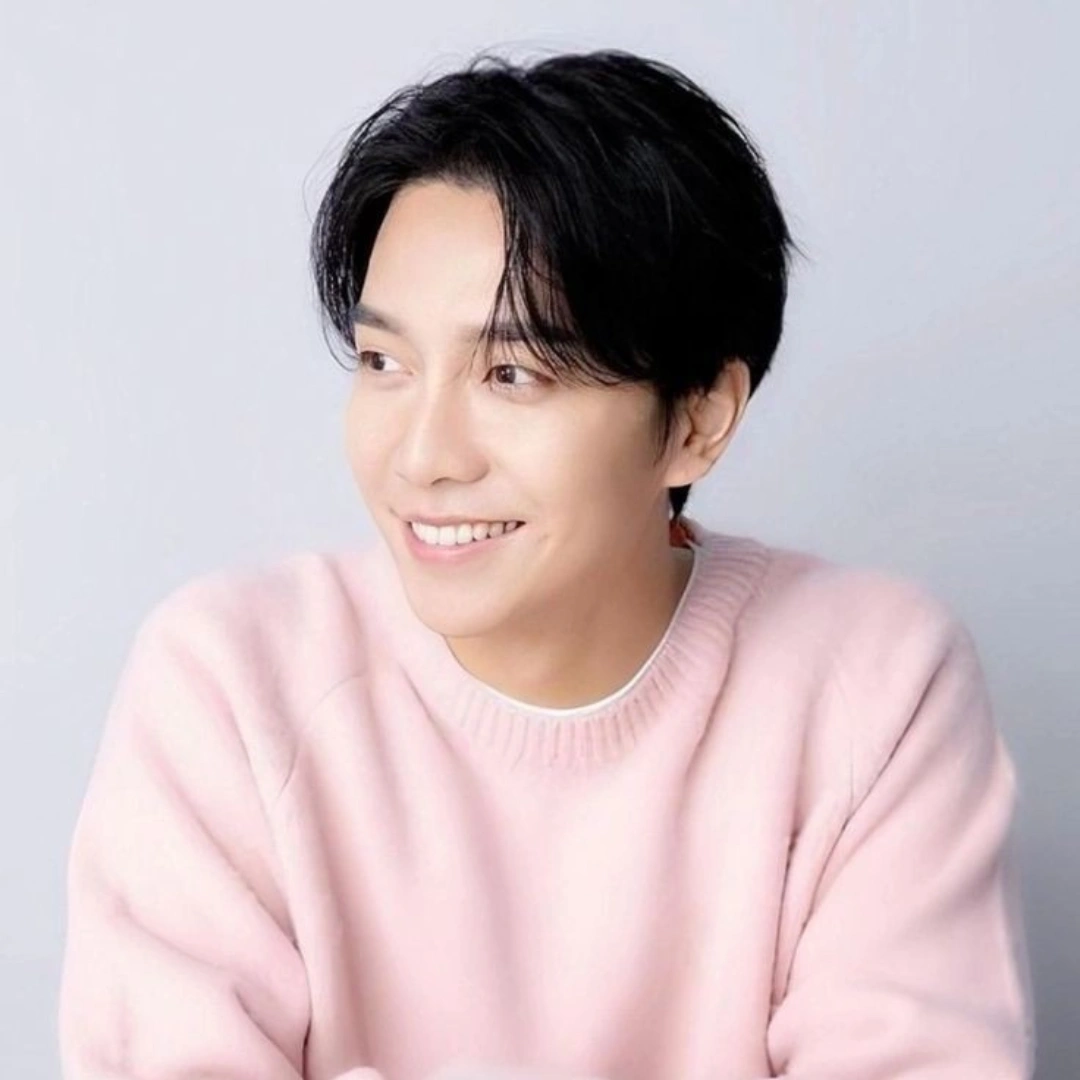 Recent activity shot of Lee Seunggi