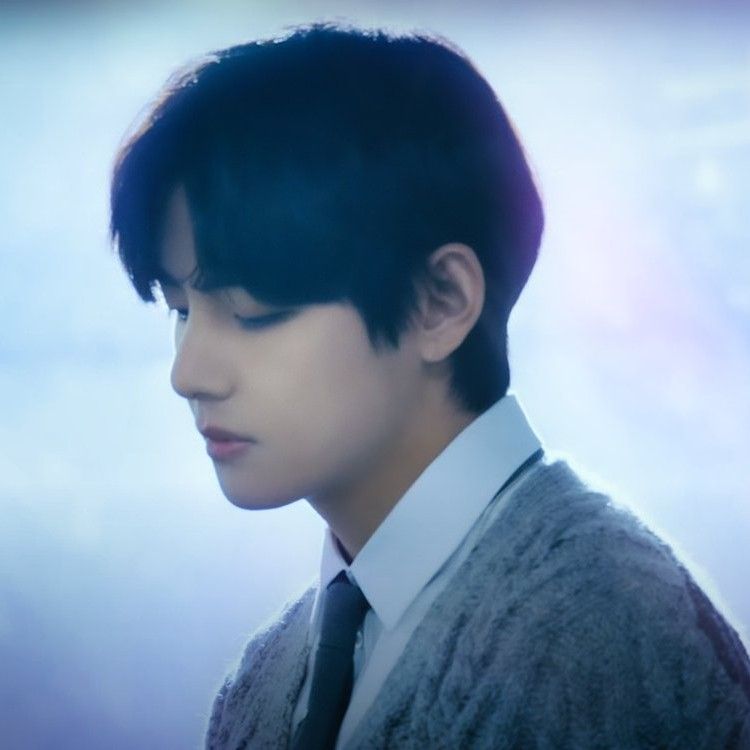 Latest photo of Kim Taehyung (V)