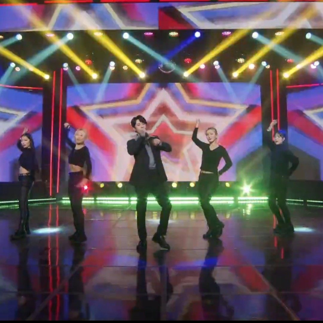 A moment captured by a fan of Seong Ri