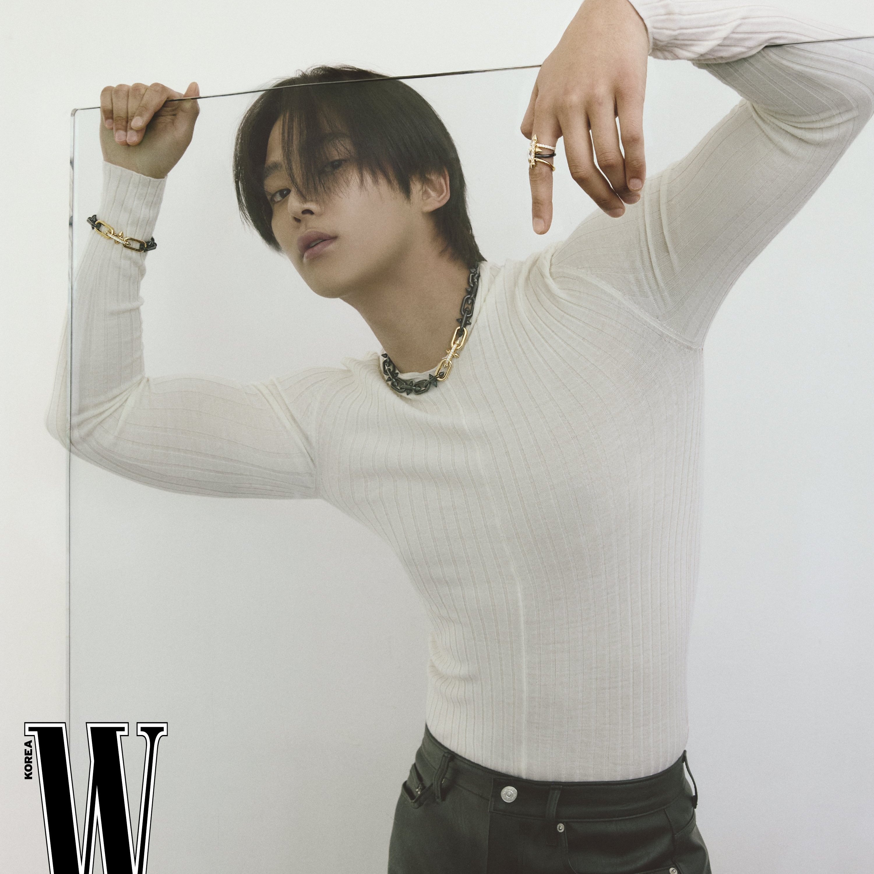 Behind-the-scenes cut of Rowoon