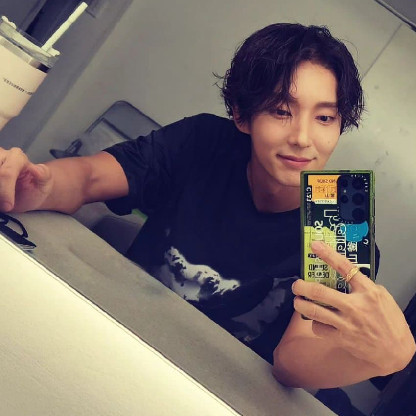 Recent activity shot of Lee Joongi