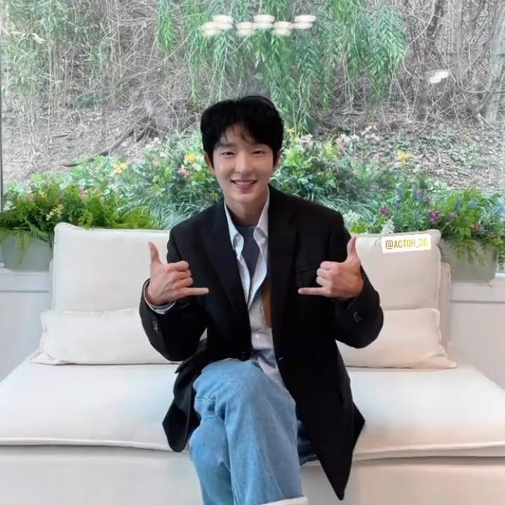 A moment captured by a fan of Lee Joongi