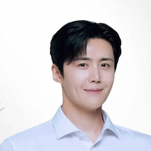 Behind-the-scenes cut of Kim Seonho