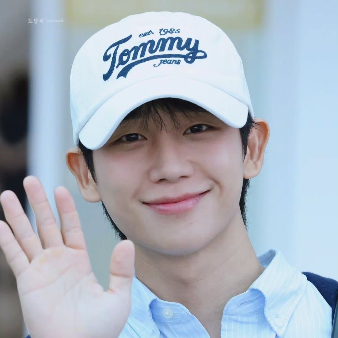 Behind-the-scenes cut of Jung Haein