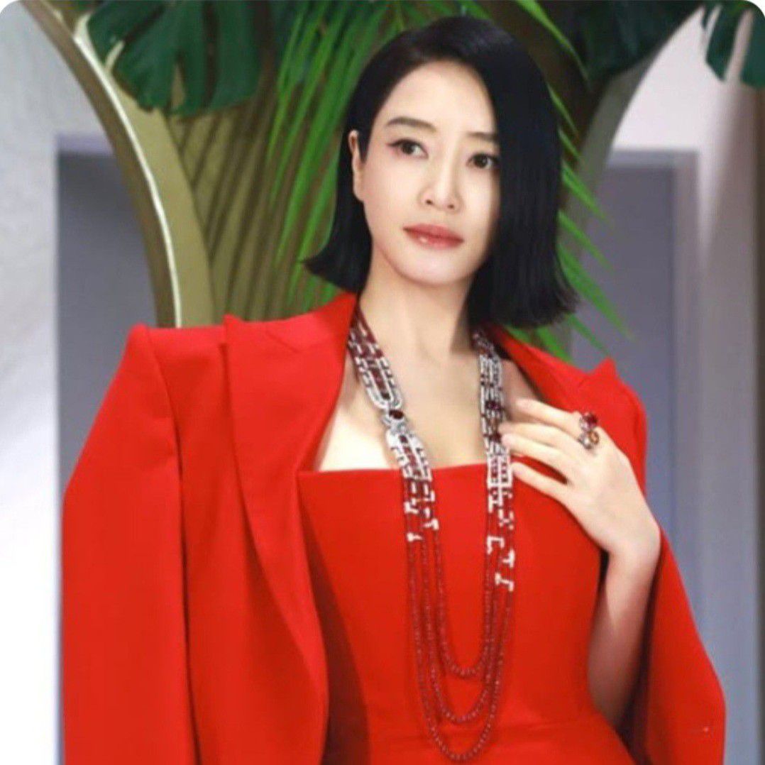 Behind-the-scenes cut of Kim Hyesoo