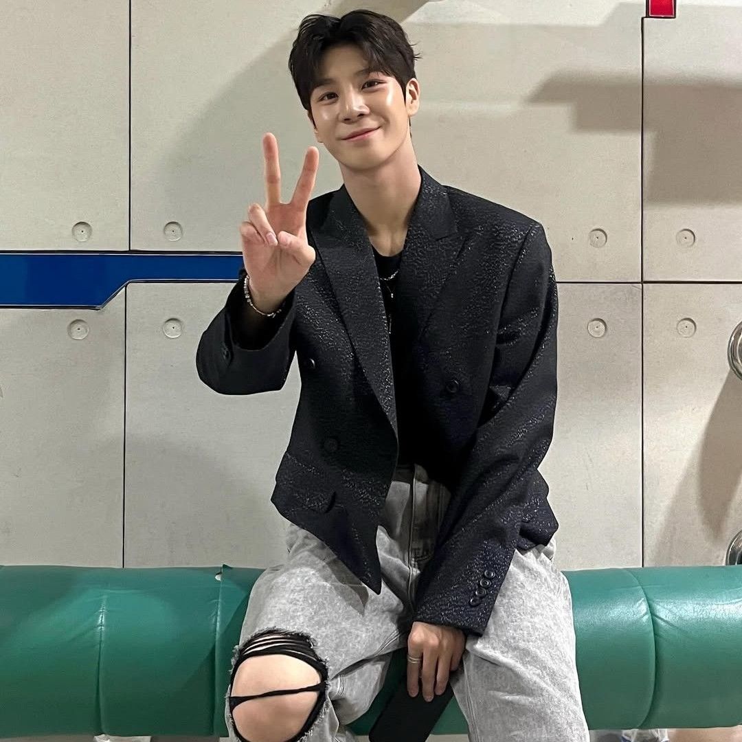 Behind-the-scenes cut of Jeong Dongwon