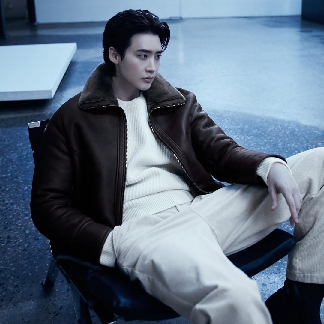 Recent activity shot of Lee Jongsuk