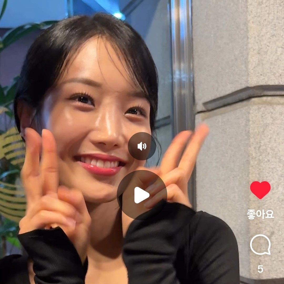 Behind-the-scenes cut of Kim Soyeon (2004)