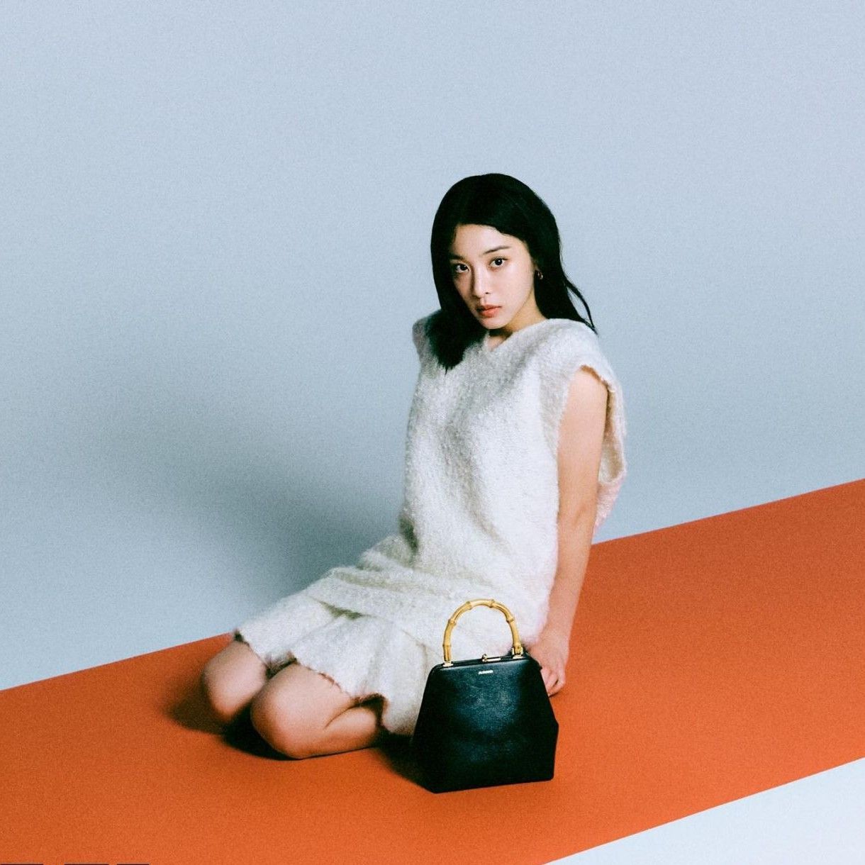 Behind-the-scenes cut of Seol Inah