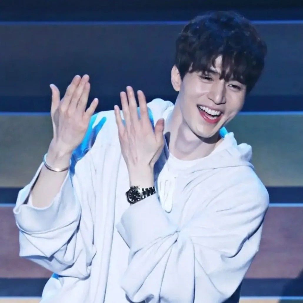 Behind-the-scenes cut of Lee Dongwook
