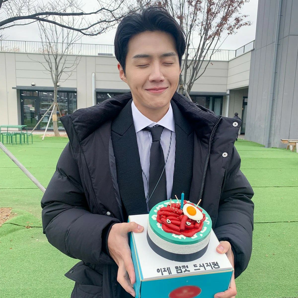 Behind-the-scenes cut of Kim Seonho