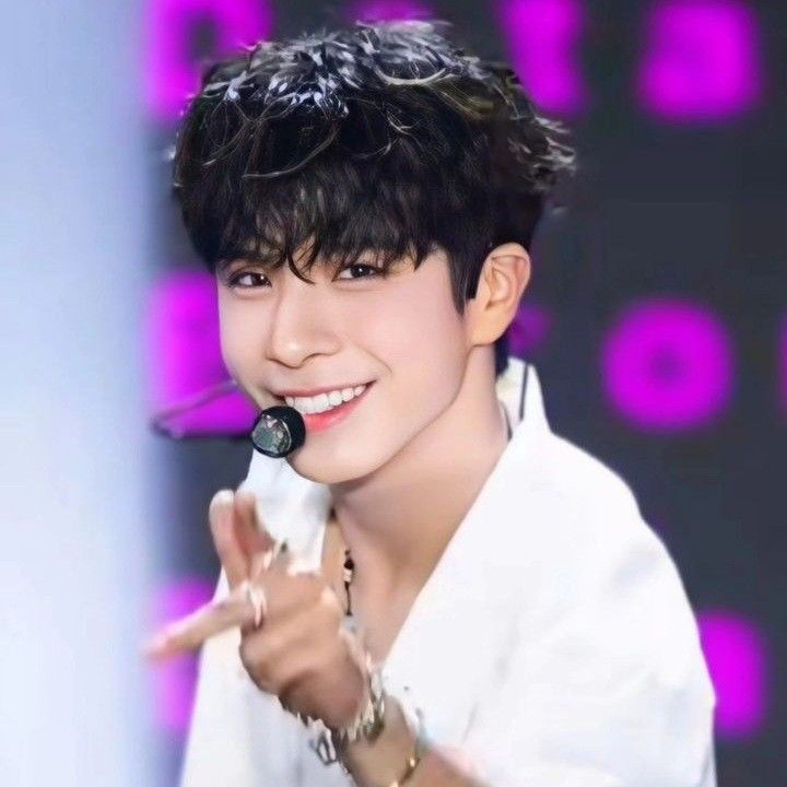 Behind-the-scenes cut of Jeong Dongwon