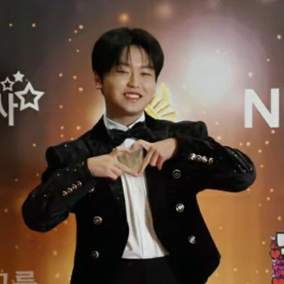 A moment captured by a fan of Park Sungon