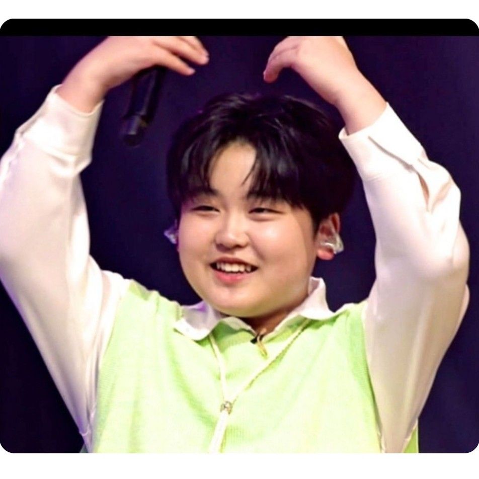 A moment captured by a fan of Park Sungon