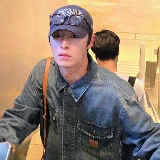 Behind-the-scenes cut of Lee Jaewook