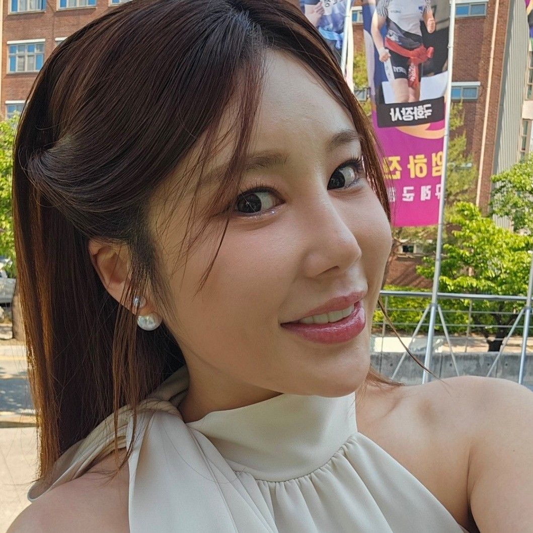 Recent activity shot of Kim Soyou