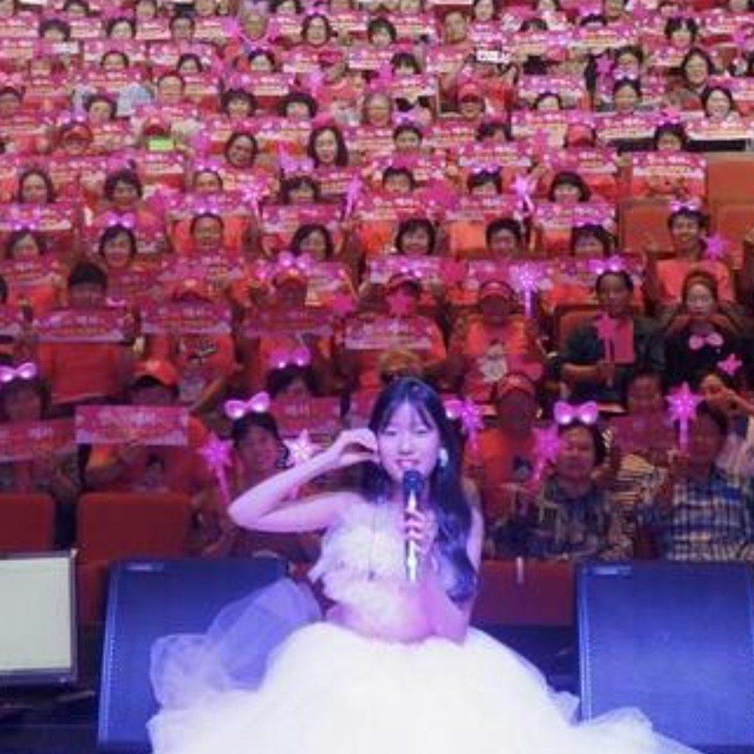 Behind-the-scenes cut of Bin Yeseo