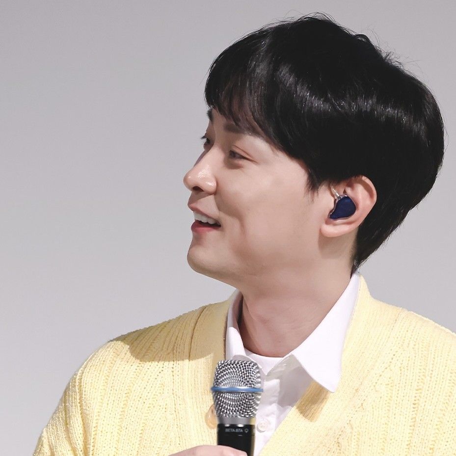 粉丝拍下的闵庚勋瞬间