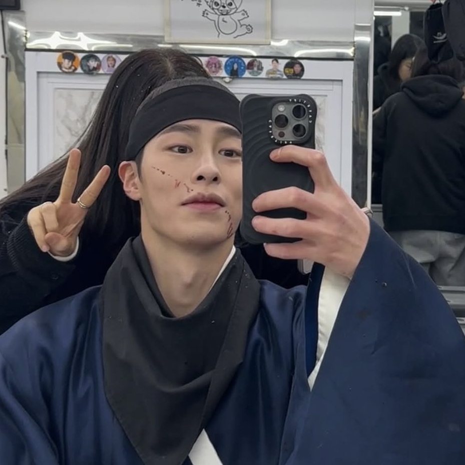 A moment captured by a fan of Lee Jaewook