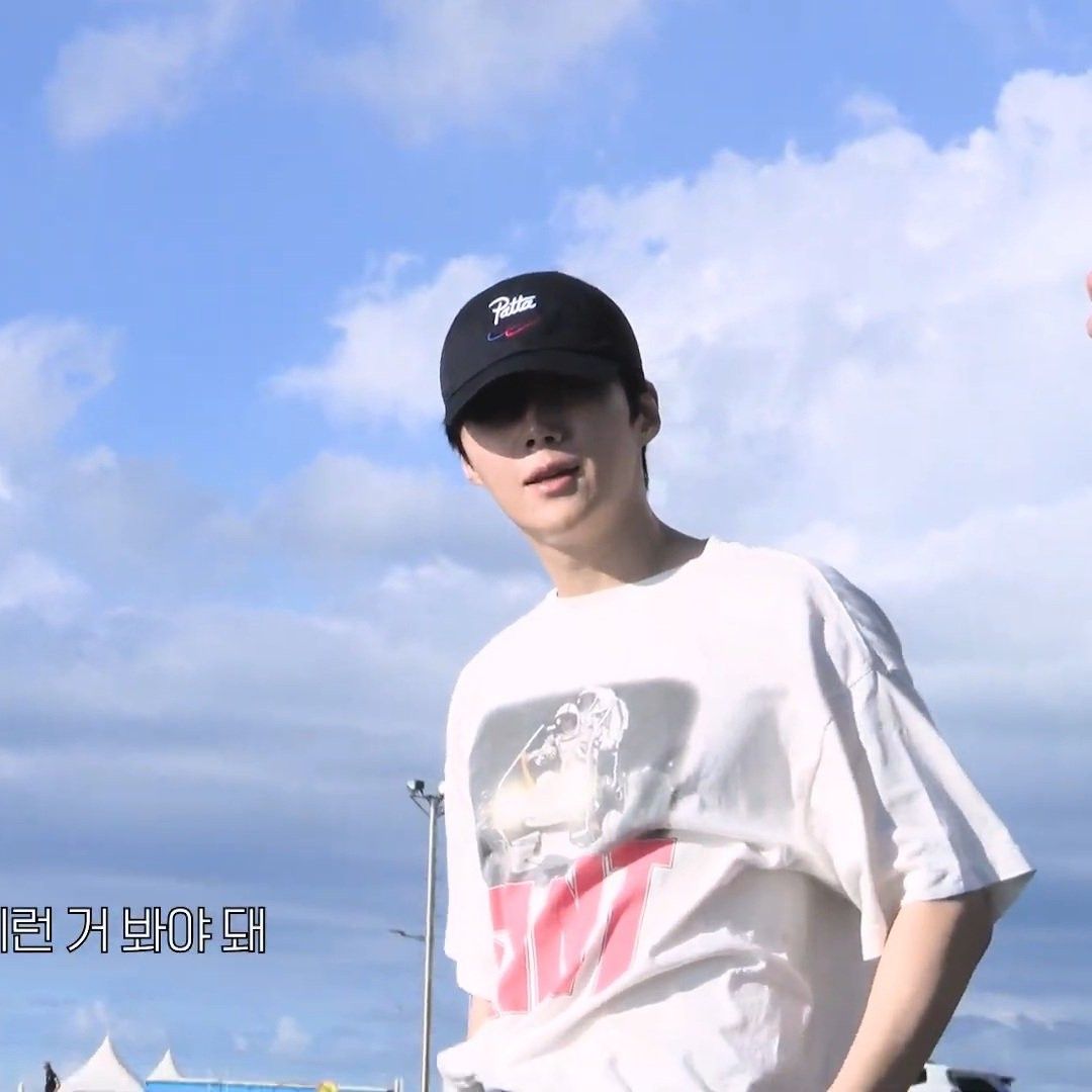 Behind-the-scenes cut of Kim Seonho