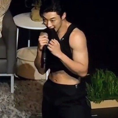 A moment captured by a fan of Woo Dohwan