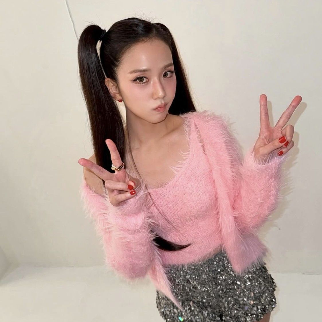 Latest photo of Jisoo (1995)