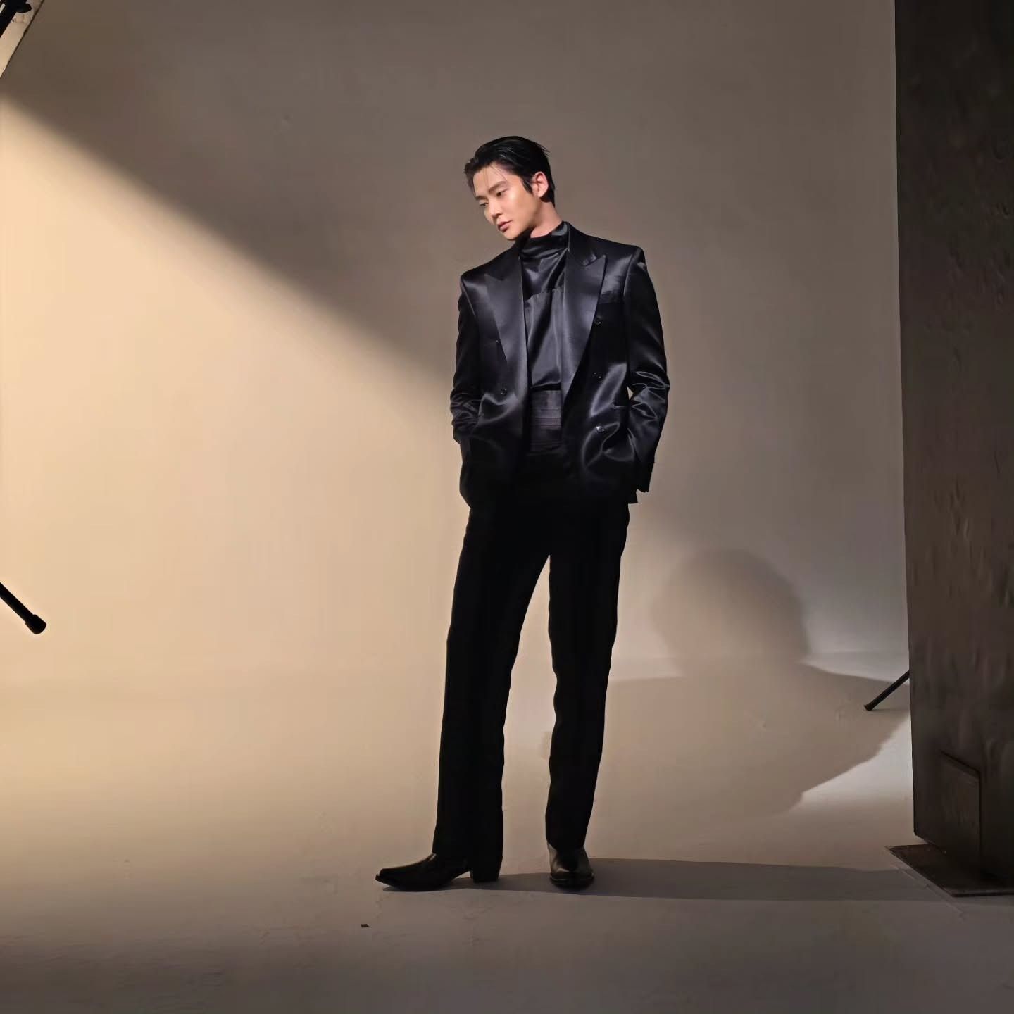 Behind-the-scenes cut of Rowoon