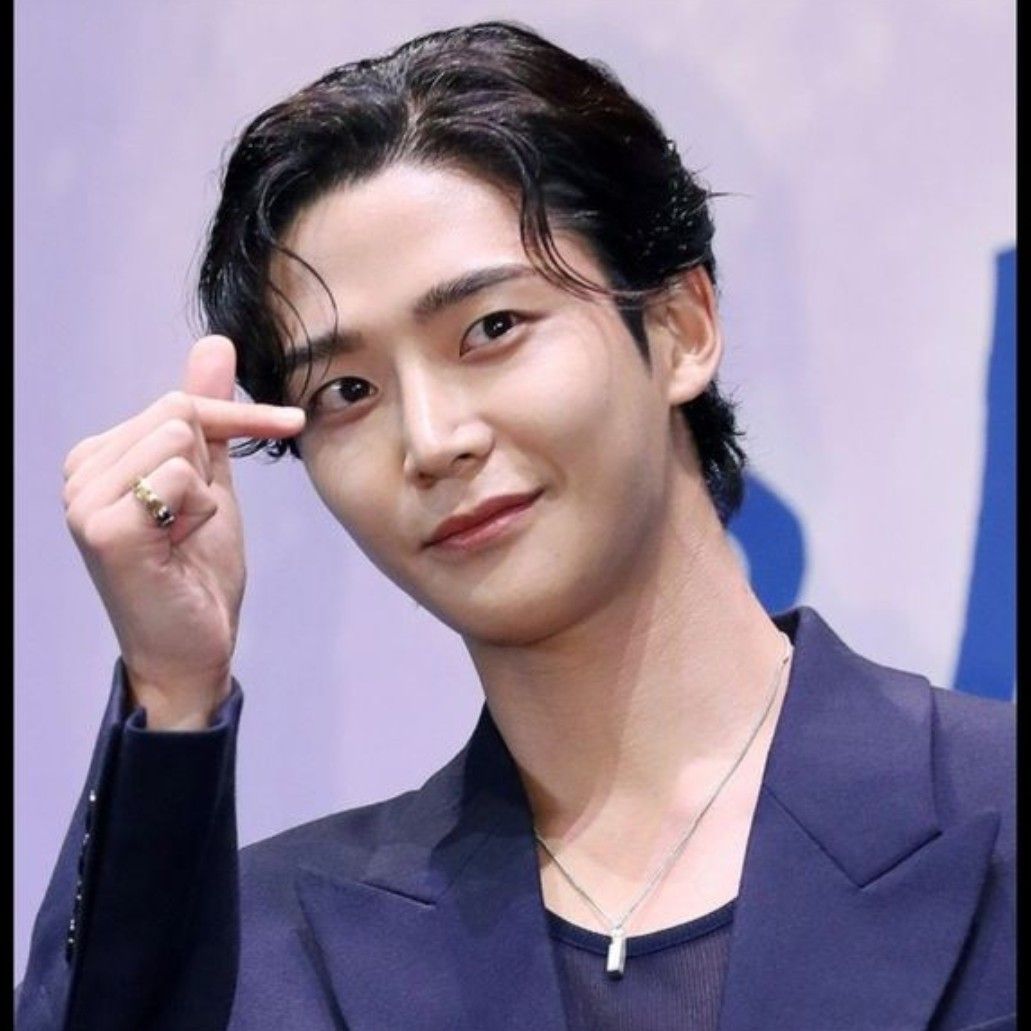 Momen yang diabadikan oleh penggemar Rowoon