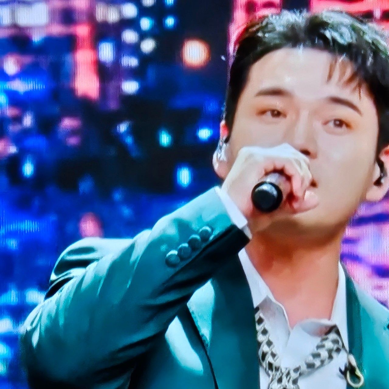 Behind-the-scenes cut of Lee Jung