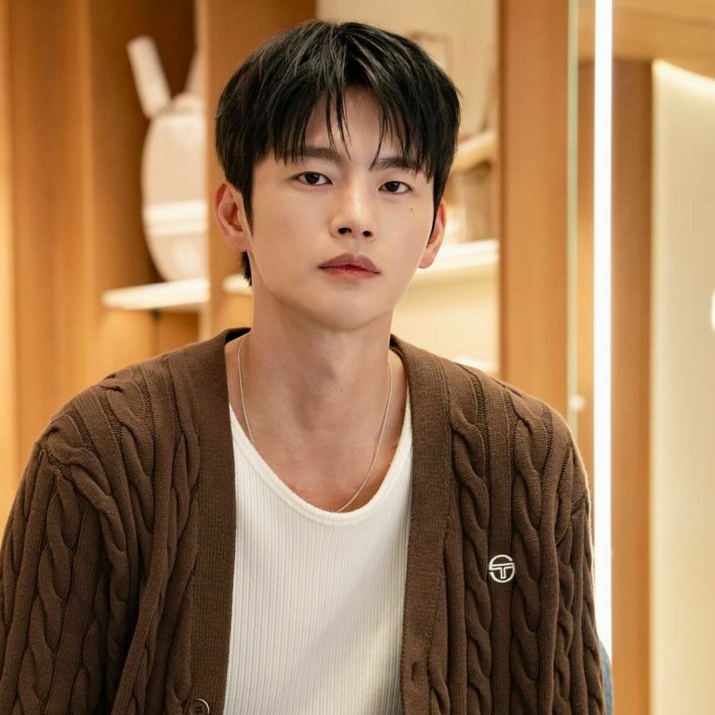 Recent activity shot of Seo Inguk