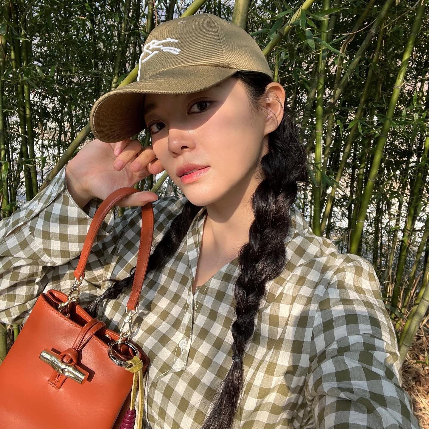 Behind-the-scenes cut of Kim Sejeong