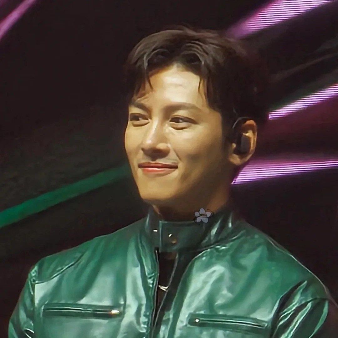 粉絲拍下的池昌旭瞬間