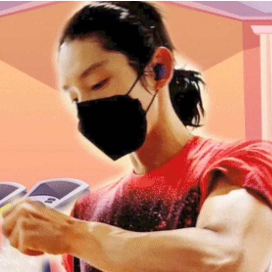 Behind-the-scenes cut of Lee Joongi