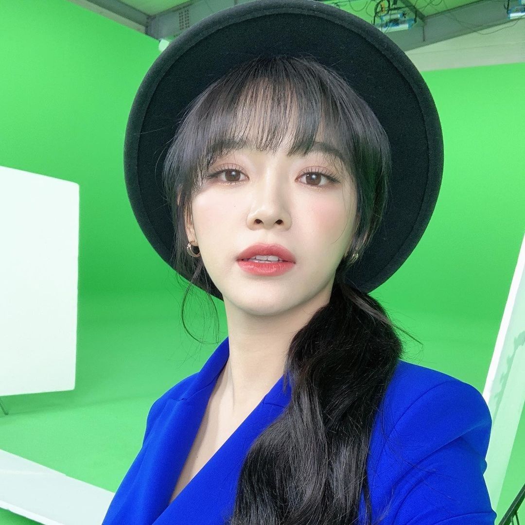 Behind-the-scenes cut of Kim Sejeong
