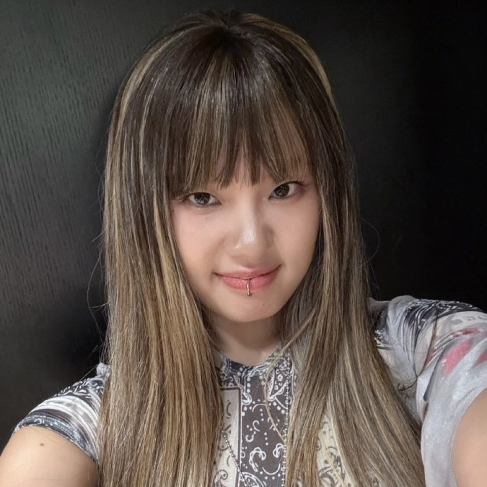 Behind-the-scenes cut of Leejung