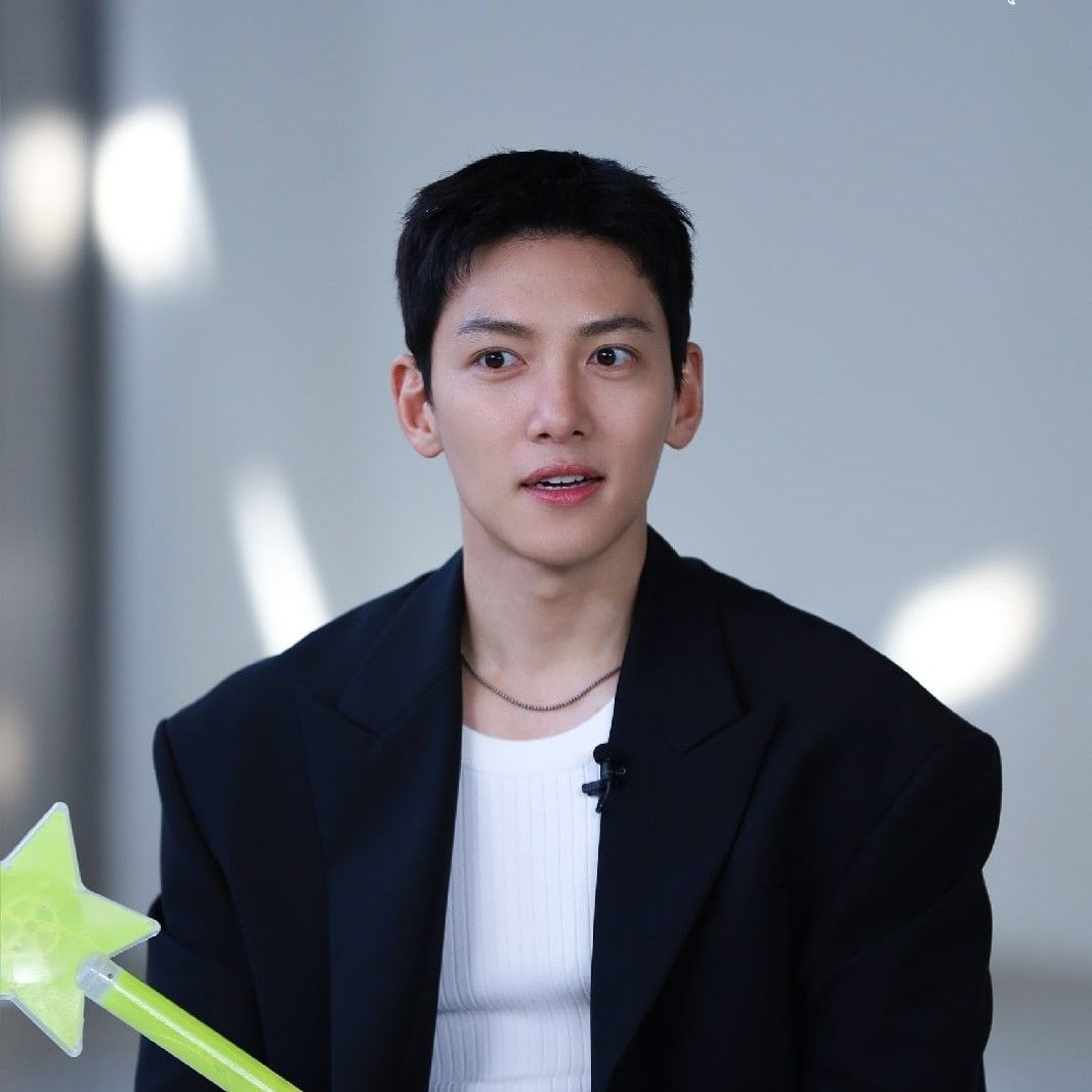Behind-the-scenes cut of Ji Changwook
