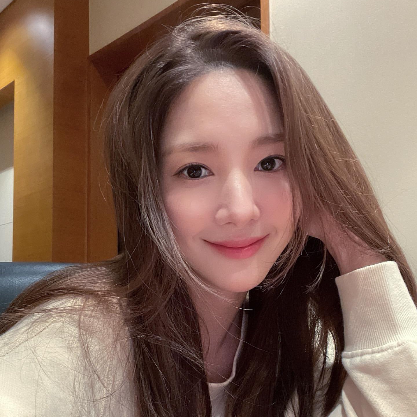 Behind-the-scenes cut of Park Minyoung