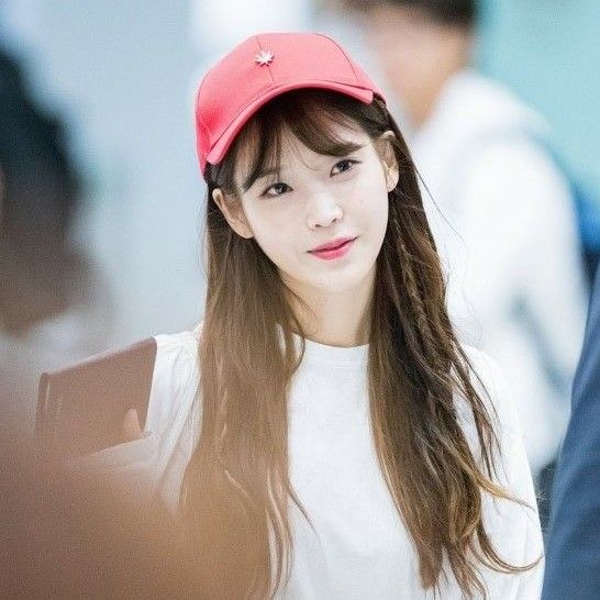 Behind-the-scenes cut of IU