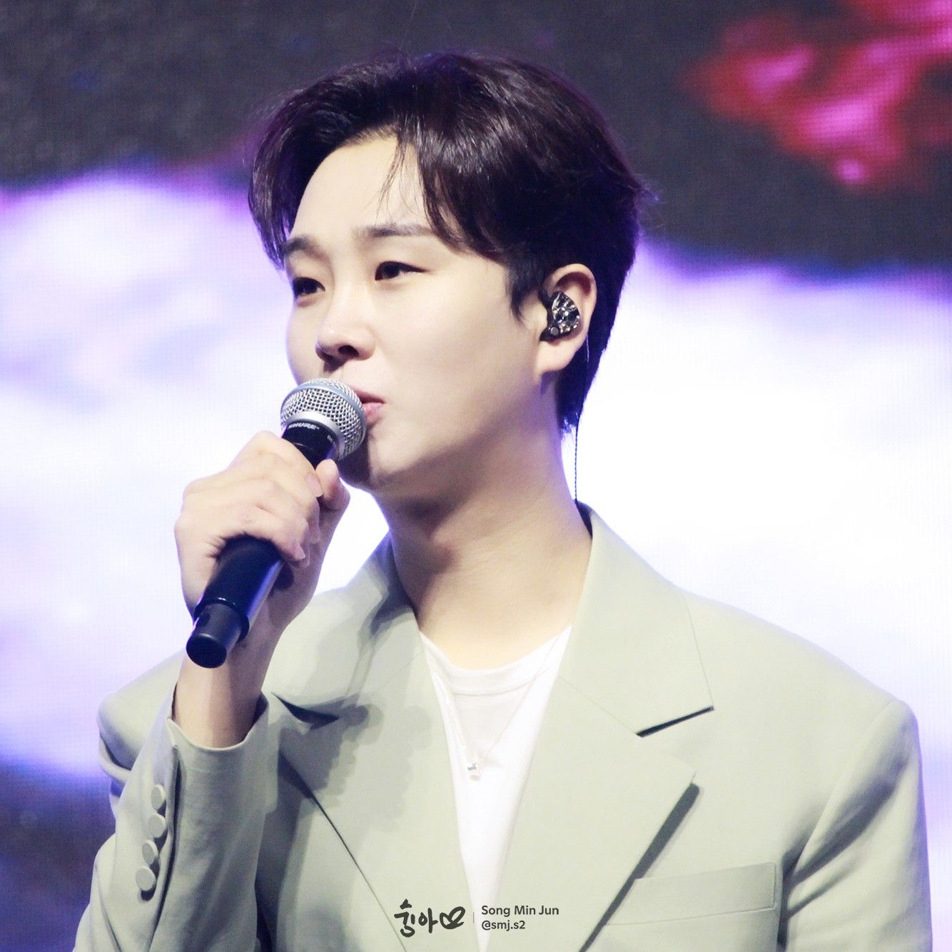 A moment captured by a fan of Song Minjun