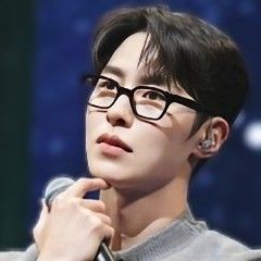 A moment captured by a fan of Lee Jaewook